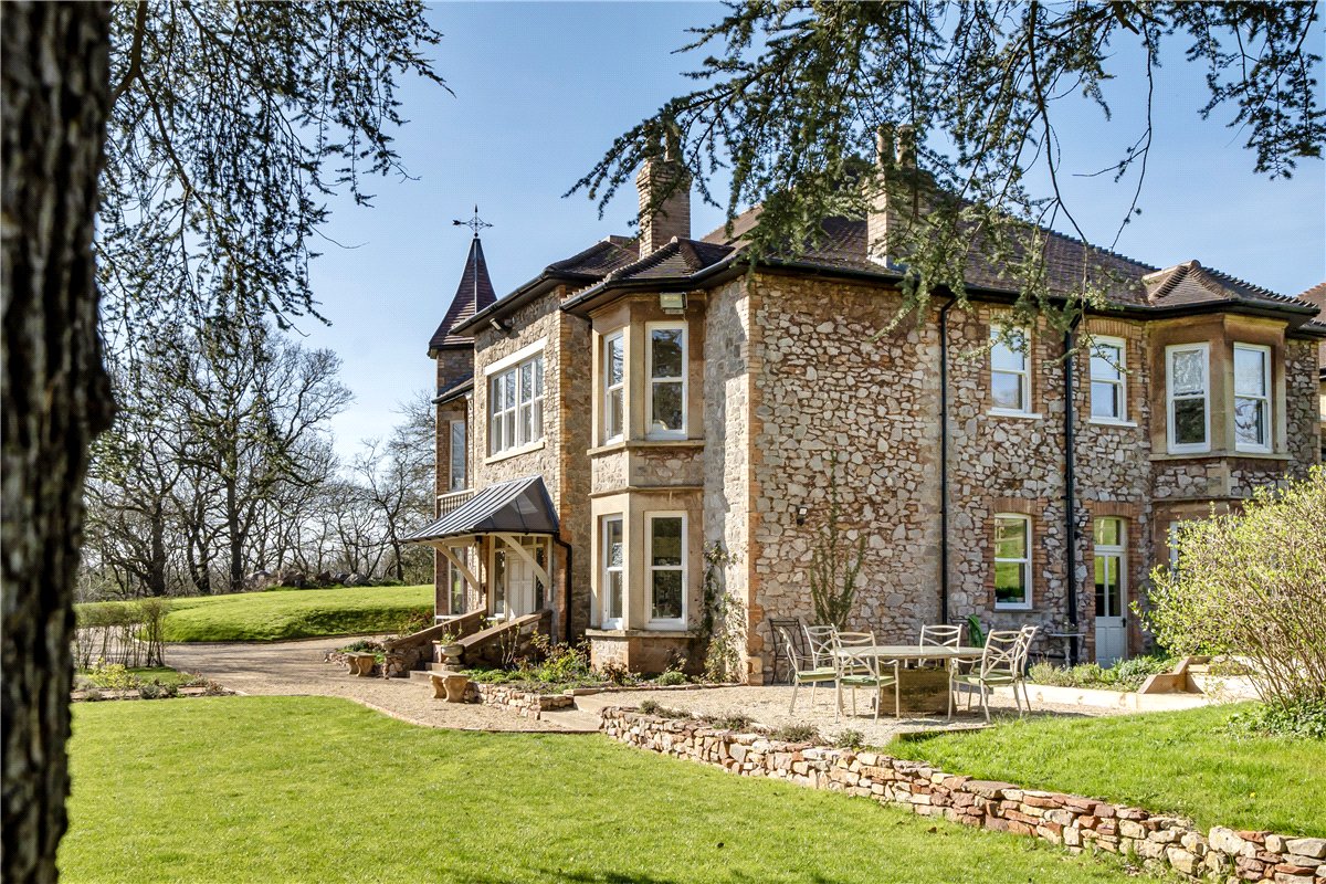 8 bedroom house, Rock Road, Wick BS30 - Available