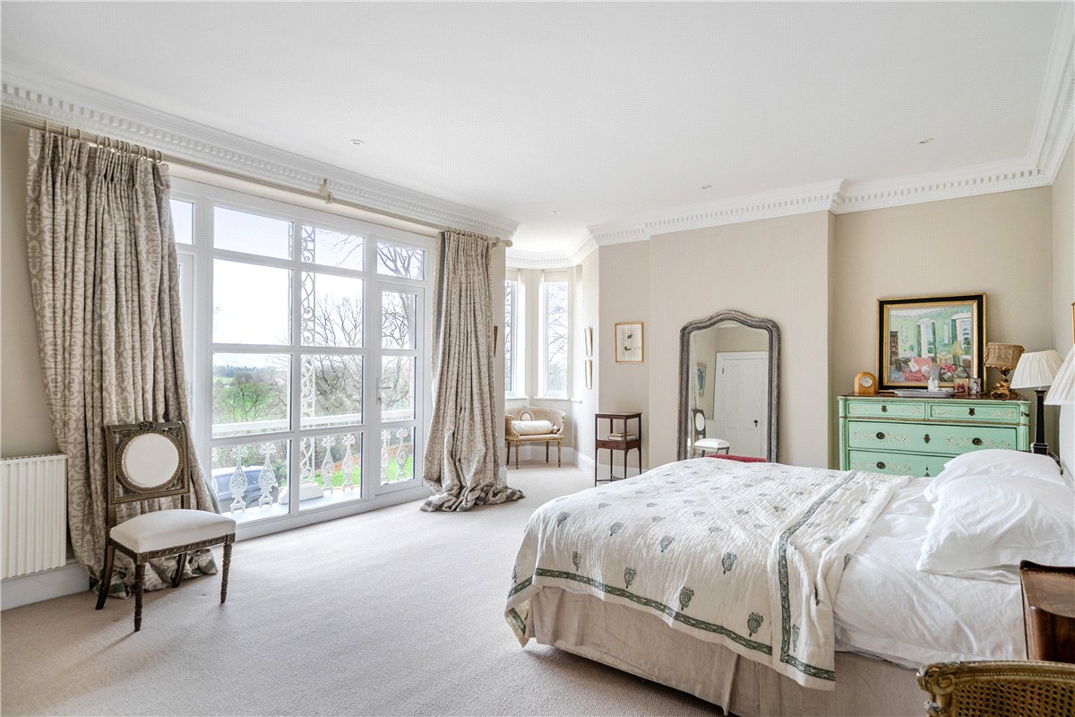 8 bedroom house, Rock Road, Wick BS30 - Available