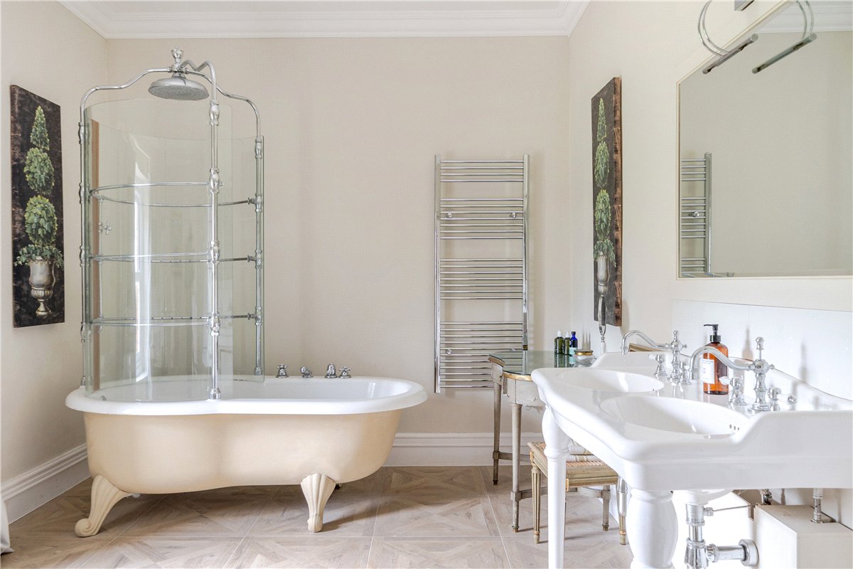 8 bedroom house, Rock Road, Wick BS30 - Available