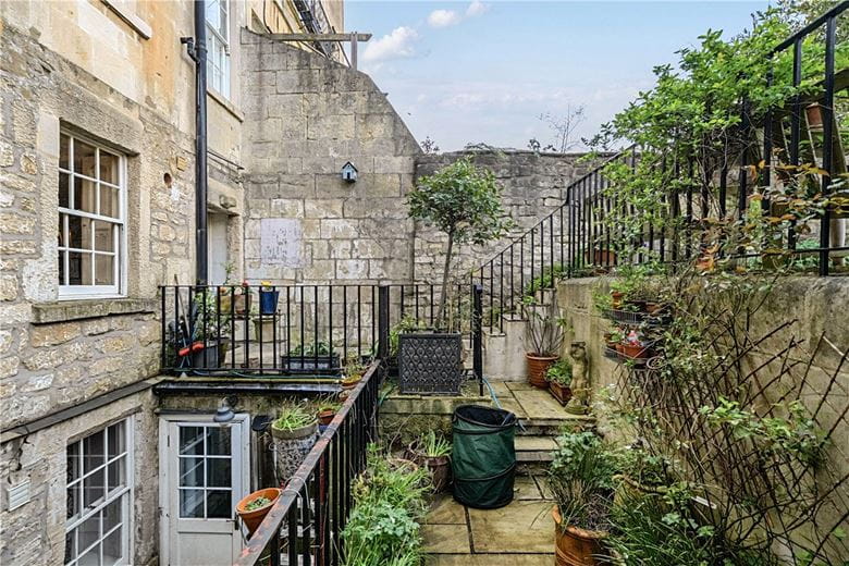 3 bedroom maisonette, Queens Parade, Bath BA1 - Available