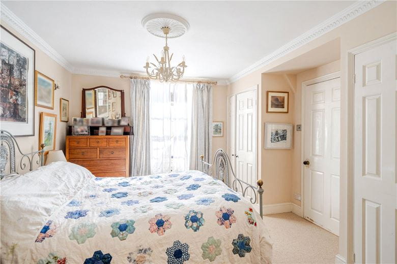 3 bedroom maisonette, Queens Parade, Bath BA1 - Available