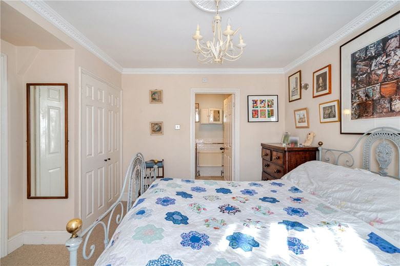 3 bedroom maisonette, Queens Parade, Bath BA1 - Available