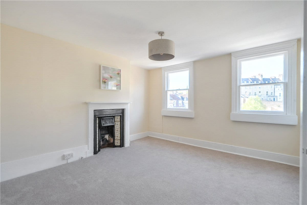2 bedroom maisonette, Chapel Row, Bath BA1 - Available