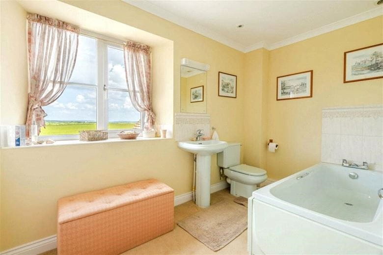 3 bedroom house, Kingscote, Tetbury GL8 - Available