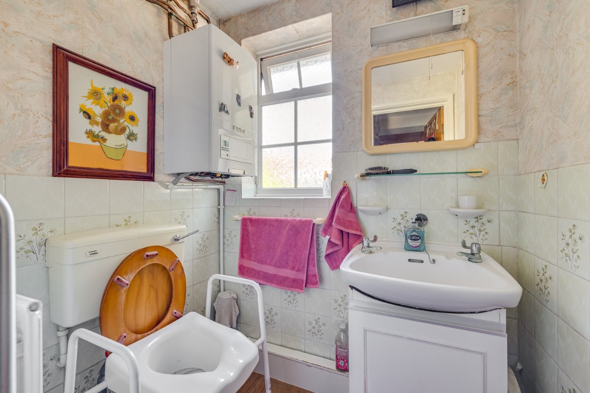 2 bedroom house, Barnes Avenue, London SW13 - Sold STC