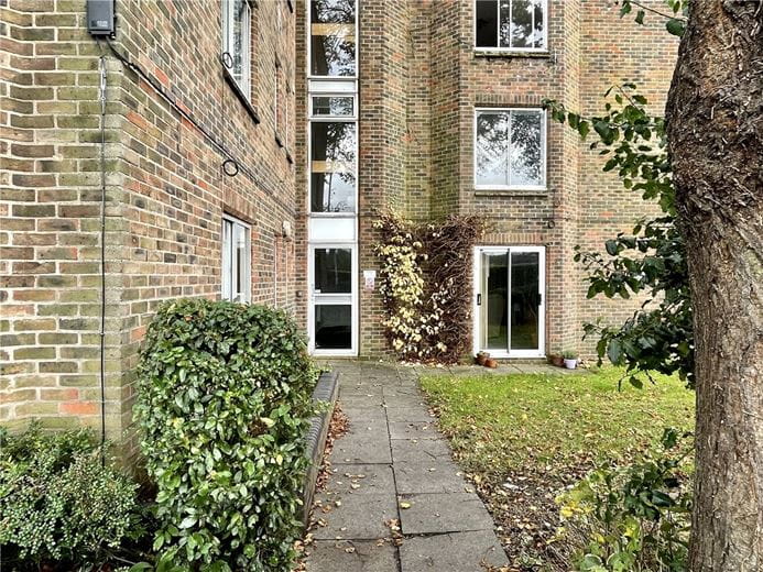 2 bedroom flat, Cherwell Court, Barton Road CB3 - Available