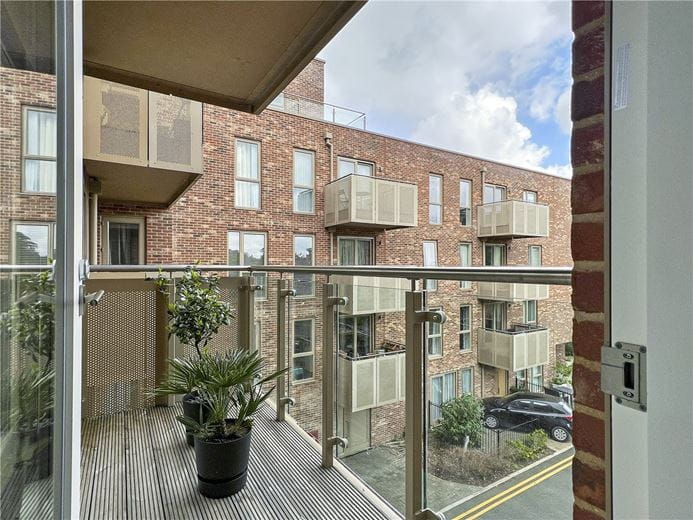 3 bedroom flat, Harrison Drive, Cambridge CB2 - Available