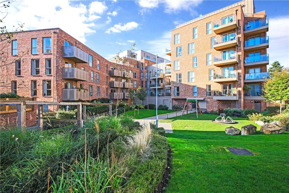3 bedroom flat, Harrison Drive, Cambridge CB2 - Sold