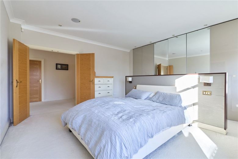 4 bedroom house, Mill Reef, Newmarket CB8 - Available