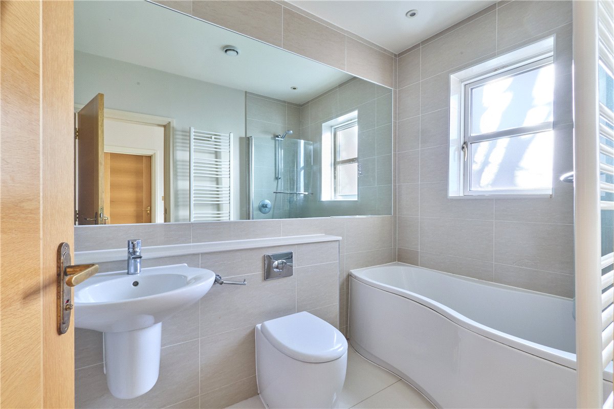 4 bedroom house, Mill Reef, Newmarket CB8 - Available