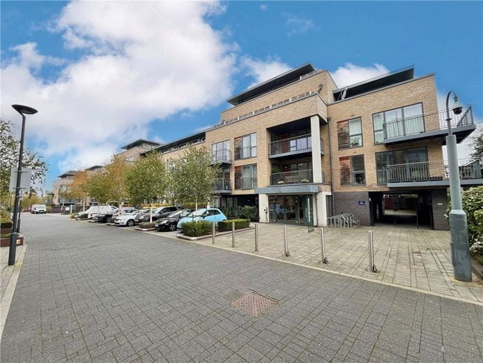 2 bedroom flat, Newton Court, Kingsley Walk CB5 - Available