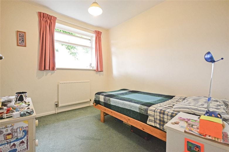 3 bedroom flat, Lingholme Close, Cambridge CB4 - Available