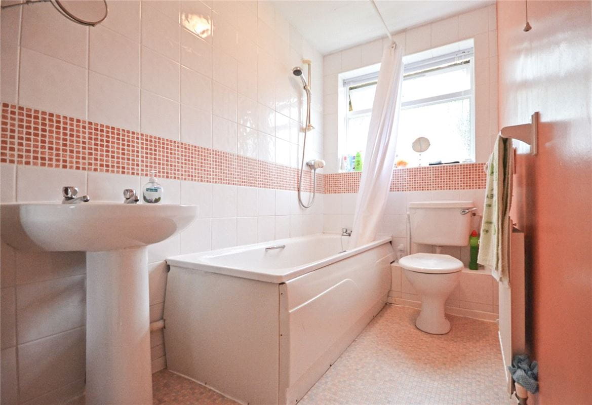 3 bedroom flat, Lingholme Close, Cambridge CB4 - Available