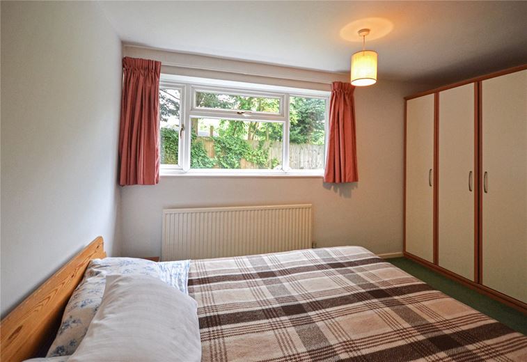 3 bedroom flat, Lingholme Close, Cambridge CB4 - Available