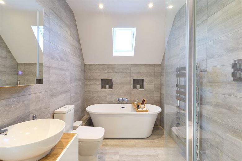 4 bedroom house, Newmarket Road, Kennett CB8 - Sold