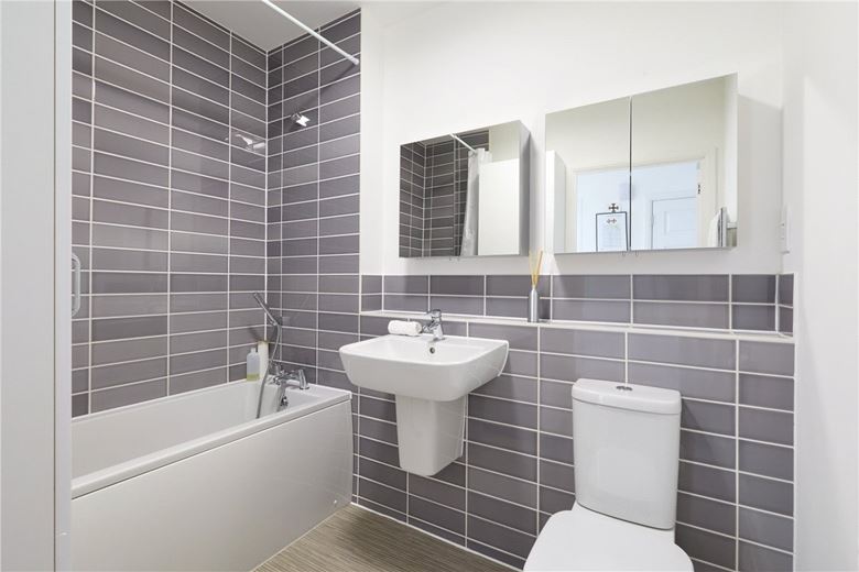 2 bedroom flat, Osprey Drive, Trumpington CB2 - Available