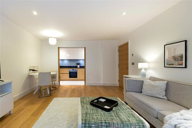 2 bedroom flat, Keynes House, Kingsley Walk CB5 - Available