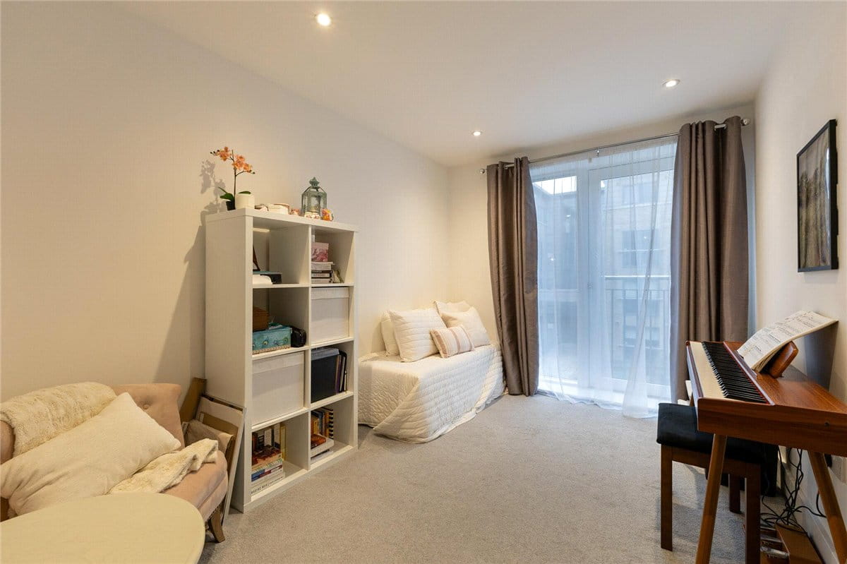 2 bedroom flat, Keynes House, Kingsley Walk CB5 - Available