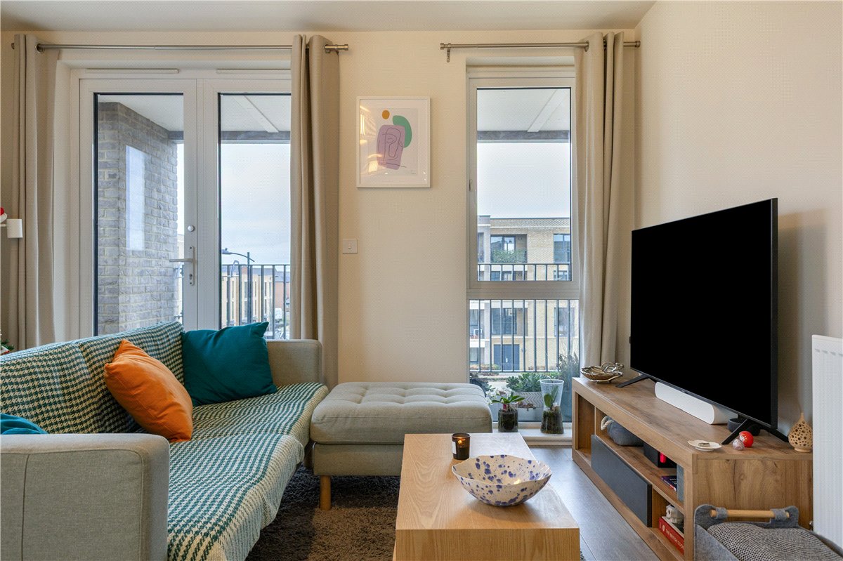 2 bedroom flat, Osprey Drive, Trumpington CB2 - Available