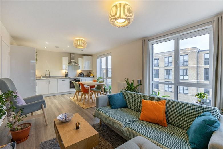 2 bedroom flat, Osprey Drive, Trumpington CB2 - Available