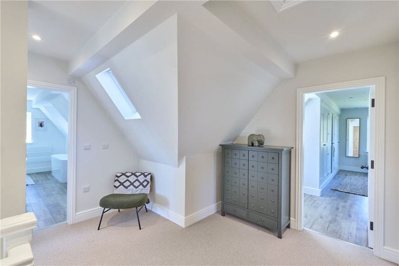 4 bedroom house, Cambridge Road, Oakington CB24 - Available