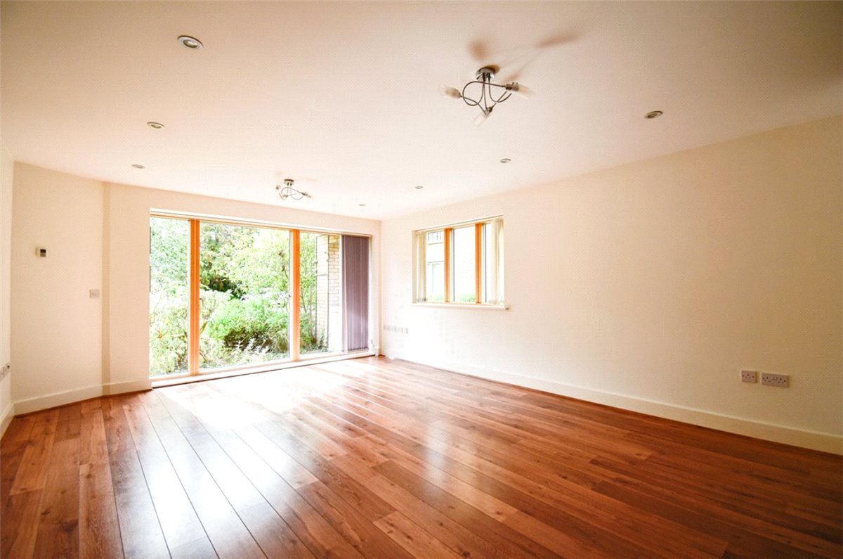 3 bedroom flat, Wessex Court, 21 Queen Ediths Way CB1 - Available