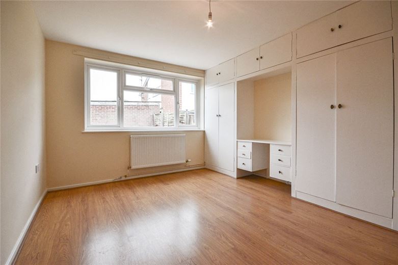 2 bedroom flat, Chatsworth Avenue, Cambridge CB4