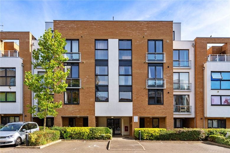 1 bedroom flat, Pym Court, Cromwell Road CB1 - Available