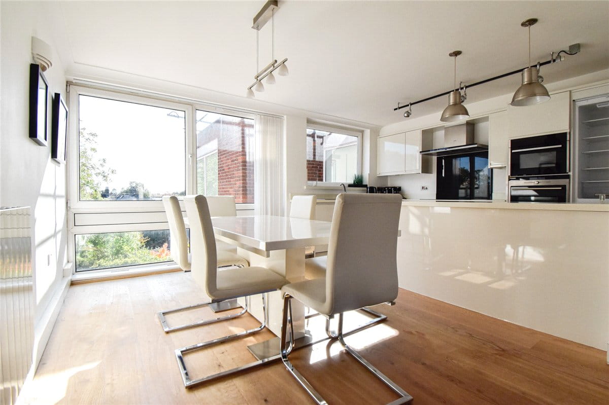 2 bedroom flat, Mayfair Court, Milton Road CB4 - Let Agreed