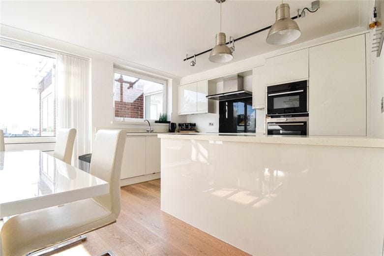 2 bedroom flat, Mayfair Court, Milton Road CB4 - Let Agreed