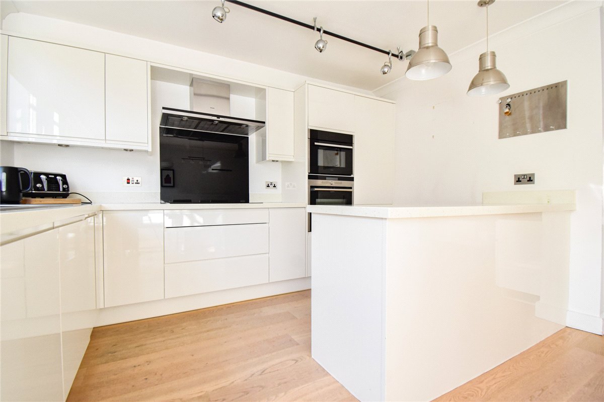 2 bedroom flat, Mayfair Court, Milton Road CB4 - Let Agreed