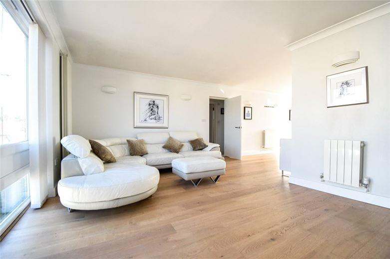 2 bedroom flat, Mayfair Court, Milton Road CB4 - Let Agreed