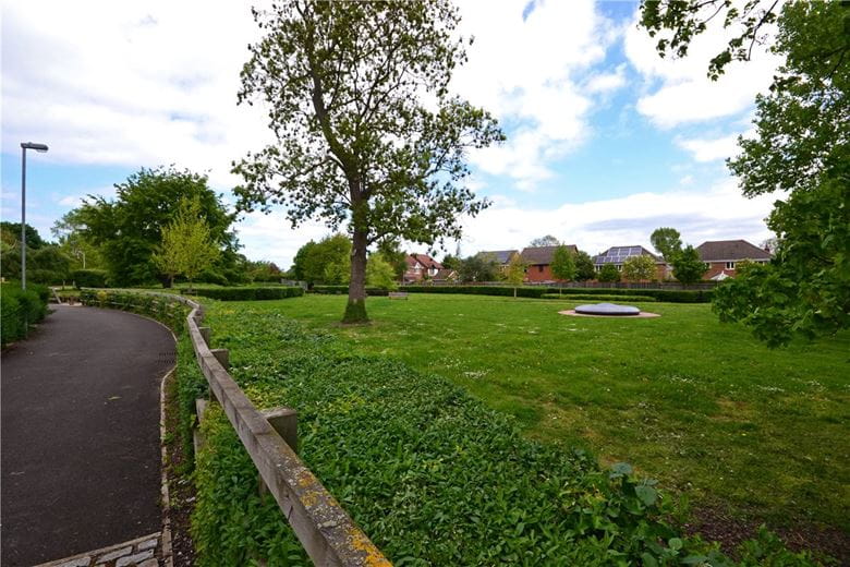 1 bedroom flat, Gladeside, Cambridge CB4 - Available