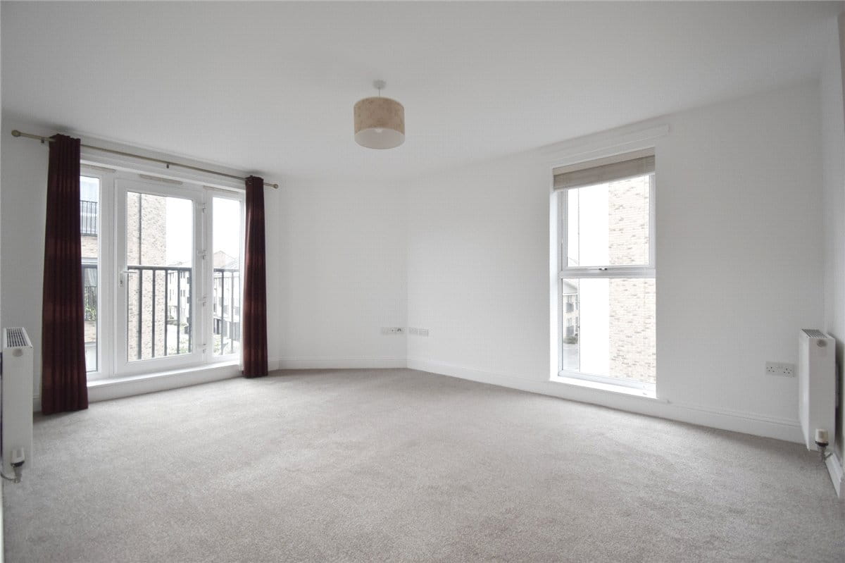 1 bedroom flat, Gladeside, Cambridge CB4 - Available