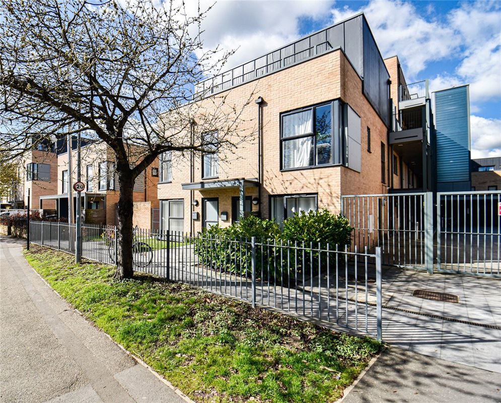 2 bedroom flat, Flamsteed Close, Cambridge CB1 - Let Agreed