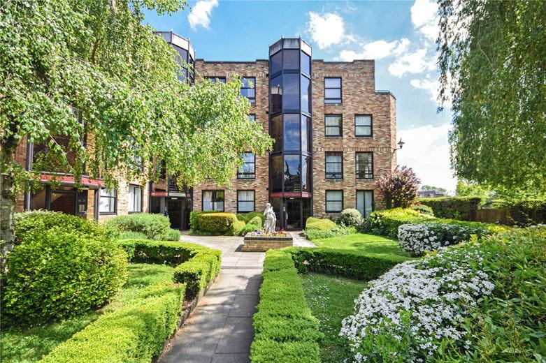 1 bedroom flat, Midsummer Court, Manhattan Drive CB4
