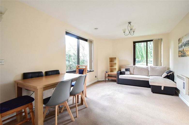 1 bedroom flat, Midsummer Court, Manhattan Drive CB4 - Let Agreed