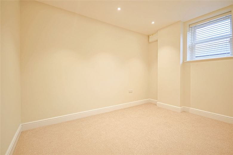 2 bedroom flat, The Courtyard, 49 Market Street CB7 - Let Agreed