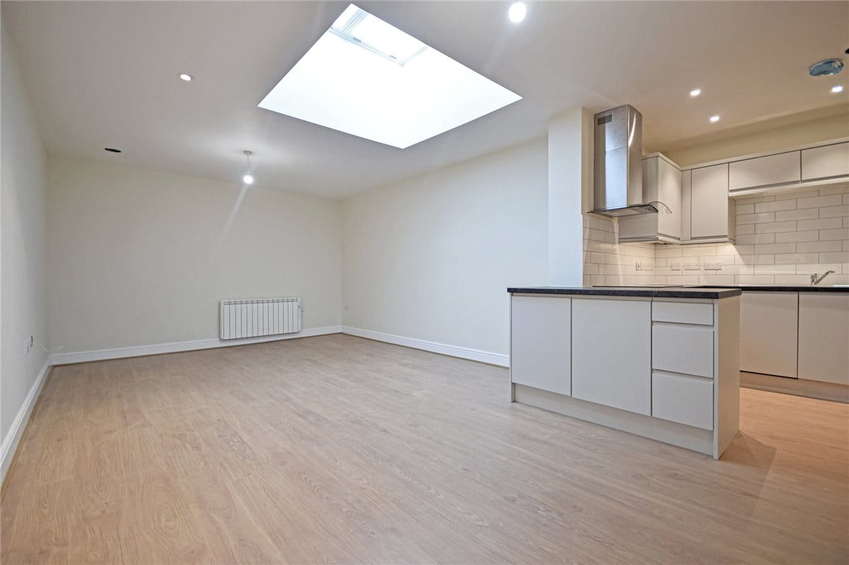 2 bedroom flat, The Courtyard, 49 Market Street CB7 - Let Agreed