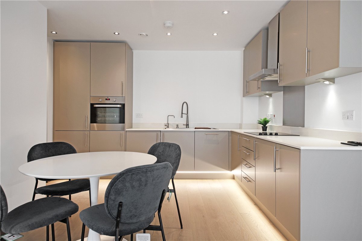 1 bedroom flat, 4 Station Square, Cambridge CB1 - Let Agreed