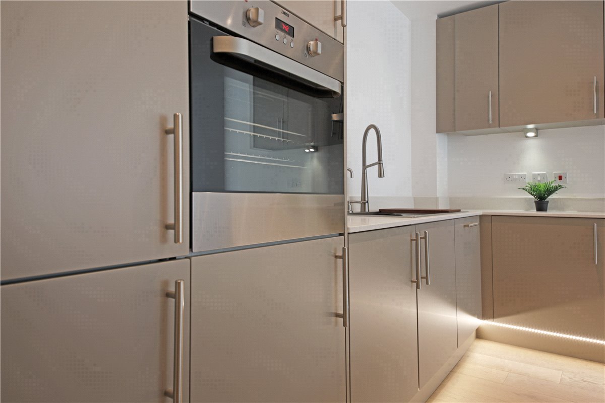 1 bedroom flat, 4 Station Square, Cambridge CB1 - Let Agreed