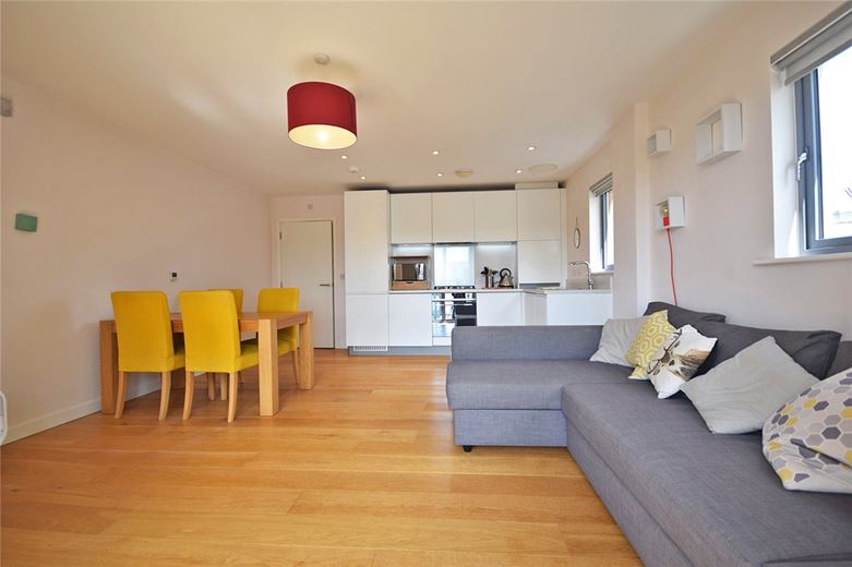 2 bedroom flat, Glenalmond Avenue, Cambridge CB2 - Let Agreed