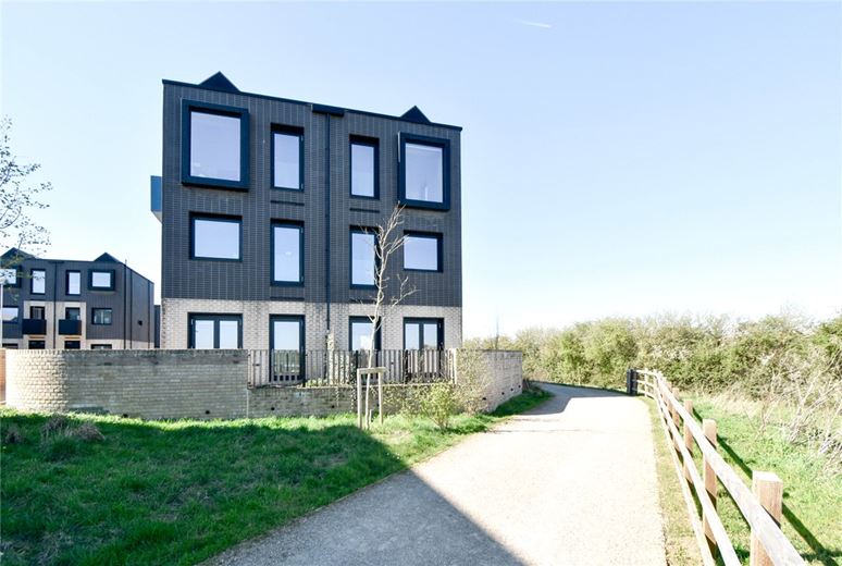 5 bedroom house, Lockhart Way, Northstowe CB24 - Available