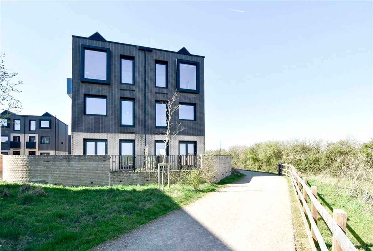 5 bedroom house, Lockhart Way, Northstowe CB24 - Available