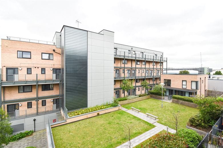 2 bedroom flat, Flamsteed Close, Cambridge CB1 - Let Agreed