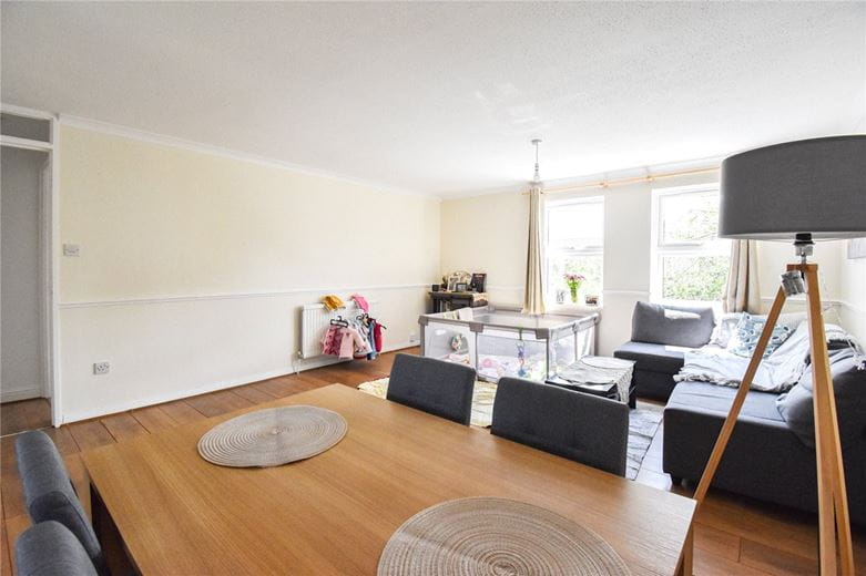 2 bedroom flat, Roman Courts, Cambridge CB4