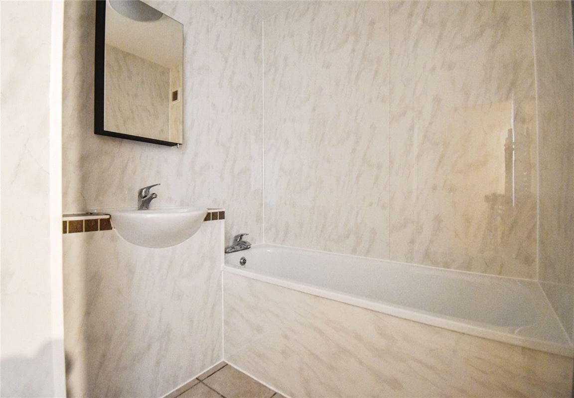 2 bedroom flat, Beaufort Place, Thompsons Lane CB5