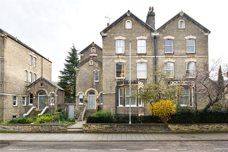 3 bedroom flat, Bateman Street, Cambridge CB2 - Available