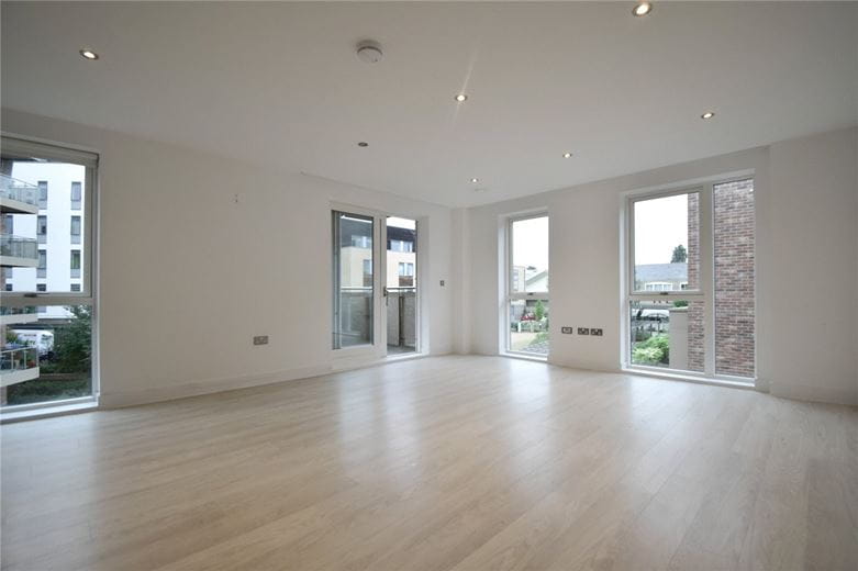 3 bedroom flat, Harrison Drive, Cambridge CB2 - Available
