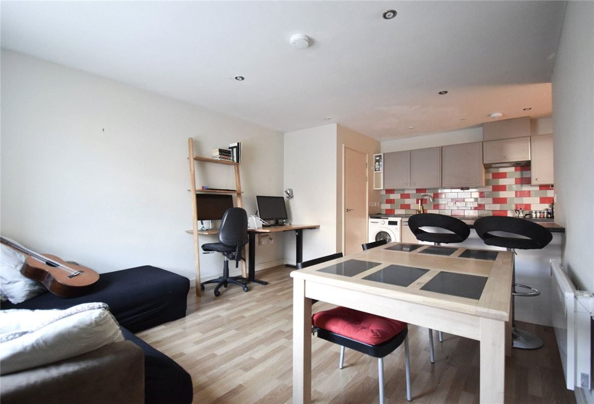 1 bedroom flat, Guthrie Court, Paradise Street CB1 - Let Agreed